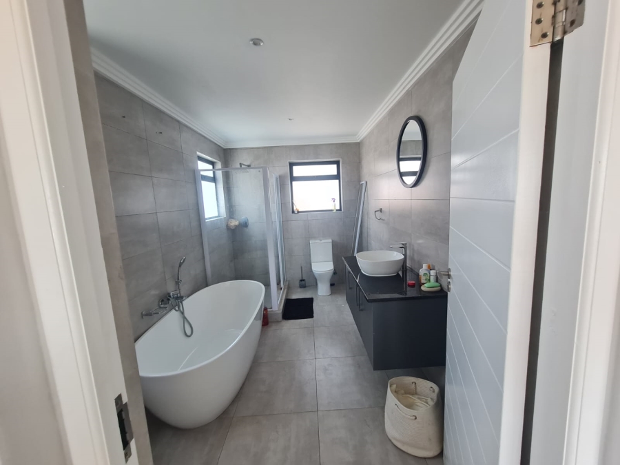 4 Bedroom Property for Sale in Kidds Beach Eastern Cape